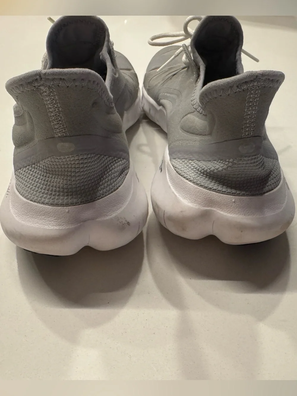 NIKE Free RN 5.0 Men’s Size 10 Grey and White Lightweight Athletic Sneakers
